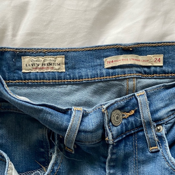 Levi’s 724 High Rise Slim Straight Cropped Jeans - Picture 4 of 5